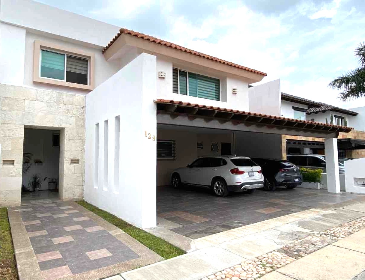 Casa en venta en Pedregal San Carlos